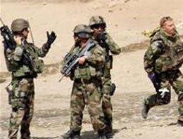 19 Fransız askeri yakalandı