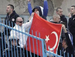 Türk bayrağı açılınca ortalık karştı Türk bayrağı açılınca ortalık karştı