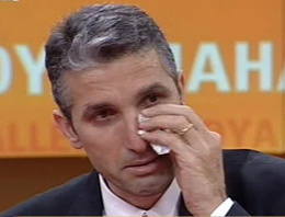 Nedim'i ağlatan 'sütyen' araması Nedim'i ağlatan 'sütyen' araması